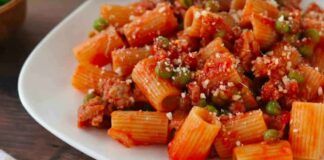 Pasta rustica con piselli e salsiccia ricetta