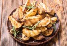 Patate alla griglia | Semplici, golose e pronte in pochi minuti Patate alla griglia ricetta
