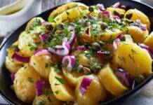 Patate e cipolle alla curcuma | Semplice, accattivante e saporito Patate e cipolle alla curcuma ricetta