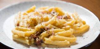 Penne alla crema di formaggio e bacon ricetta