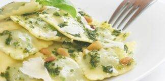 Ravioli ripieni di burrata e pinoli ricetta