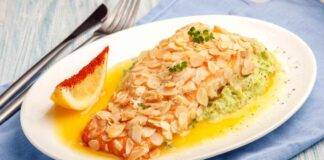 Salmone croccante con mandorle e limone ricetta
