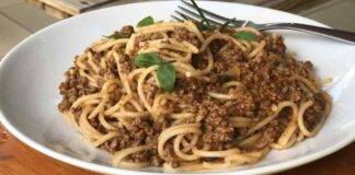 Spaghetti al ragù di salsiccia ricetta