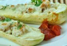 Zucchine ripiene con mozzarella gratinate al forno ricetta