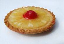 Dolcezze soffici | golosi pasticcini con ananas e ciliegie sciroppate
