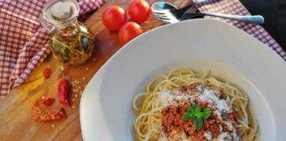 Spaghetti all'arrabbiata con ragù di salsiccia