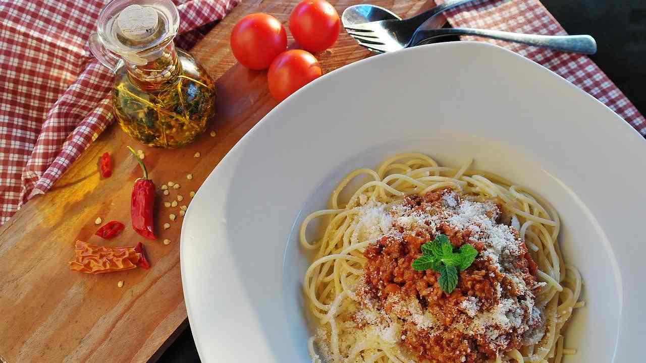 Spaghetti all'arrabbiata con ragù di salsiccia