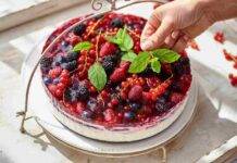Torta ai frutti di bosco e cioccolato bianco