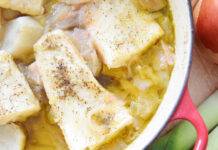 Baccalà al forno con porri e patate, secondo delicato ed economico Pesce al forno con porro
