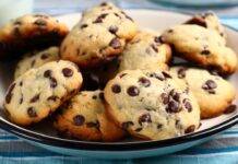 Biscotti albumi e gocce di cioccolato ricetta