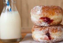 Bomboloni al cocco ripieni di marmellata