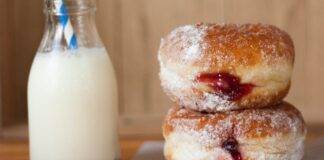 Bomboloni al cocco ripieni di marmellata