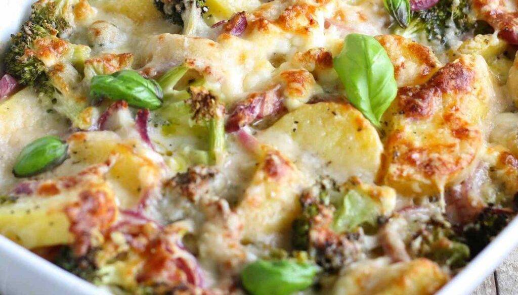 Broccoli e patate gratinati al forno Gustoso e saporito finger food