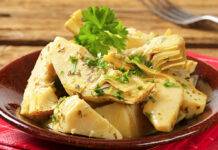 Carciofi crudi marinati con limone e sale, contorno fresco e leggero Carciofi al limone