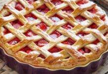 Crostata speziata con confettura di fragole | Profumata e golosa Crostata speziata con confettura di fragole ricetta