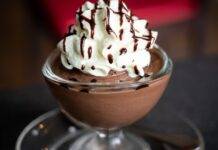 Dessert al cioccolato | Dolcetto al cucchiaio semplice e goloso Dessert al cioccolato ricetta