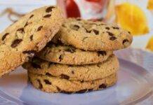 Frollini con gocce di cioccolato senza glutine | Morbidi e golosi Frollini con gocce di cioccolato senza glutine ricetta