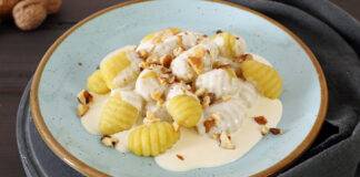 Pasta co crema di formaggio e noci