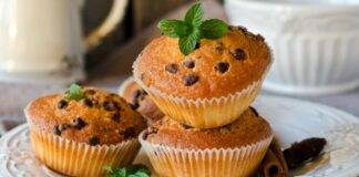 Muffin di banana avena yogurt e gocce di cioccolato ricetta