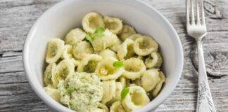 Orecchiette acciughe cavolfiore con pangrattato ricetta