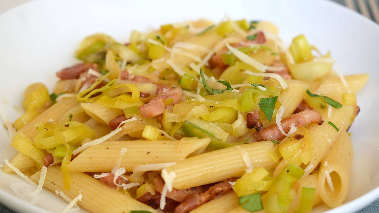 penne con cavolo verza e pancetta