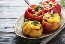 Peperoni ripieni olive e mozzarella | Un corposo contorno peperoni olive mozzarella ricetta FOTO ricettasprint