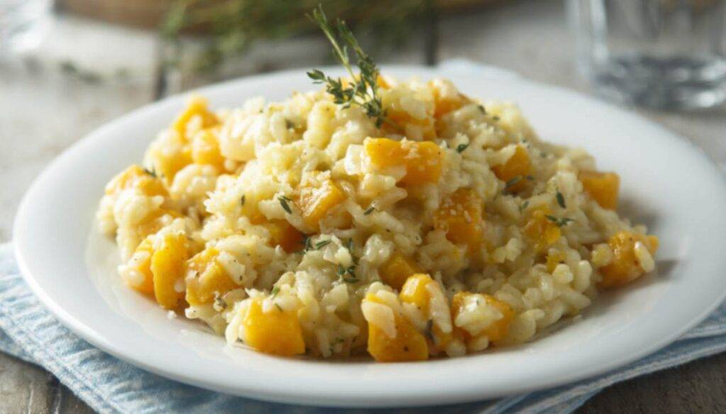 Risotto alla zucca Veloce e sfizioso con la cannella e il taleggio