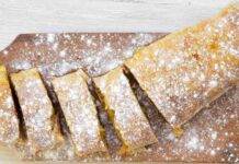 Rotolo di pasta sfoglia con ricotta arancia e cioccolato | Facile e accattivante Rotolo di pasta sfoglia con ricotta arancia e cioccolato ricetta