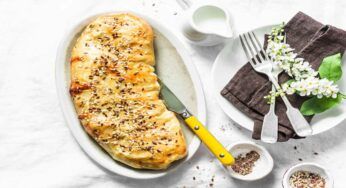 Rustico con stracchino salsiccia e patate | Goloso e sfizioso secondo