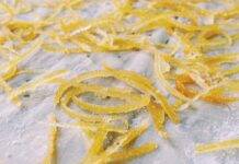 Scorze di limone candite | Facilissime da preparare e con pochi ingredienti scorze limone candite ricetta FOTO ricettasprint