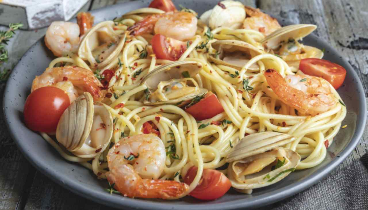 Spaghetti Ai Frutti Di Mare Ricetta Originale Della Cucina Pugliese ...