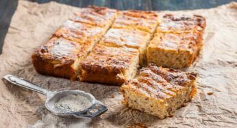 Torta di quinoa e mandorle | Un dolce pieno di gusto che sorprende