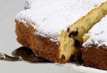 Torta alle pere con ricotta e gocce di cioccolato