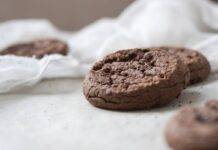 Biscotti cacao e albumi senza glutine | Il biscotto goloso per gli amici celiaci biscotti cacao albumi ricetta FOTO ricettasprint