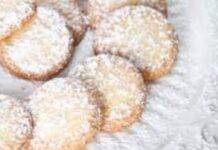 Dolcetti al formaggio farina e zucchero con lievito