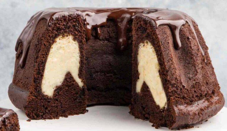 Ciambella al cacao ripiena al mascarpone | Velocissima da fare