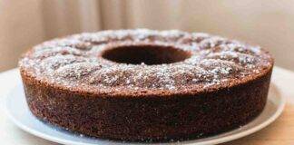 Ciambella al cioccolato con panna e cocco