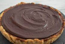Crostata con Crema al Semolino e Ganache al Cioccolato | Golosa e invitante Crostata con crema al semolino e ganache al cioccolato ricetta