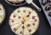 Crostata con cioccolato bianco e lamponi, perfetta in ogni momento Pasta frolla e crema al cioccolato bianco