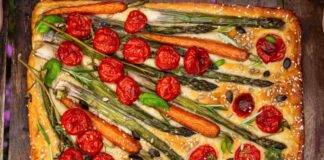 Focaccia con verdure e formaggio