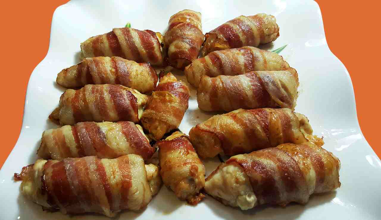 Involtini di salsiccia peperoni e provola in crosta di speck | strepitosi