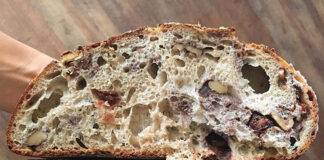 Pane con frutta secca