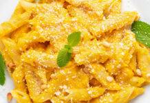 Pasta con crema di zucca e ricotta, delicato e saporito Penne con zucca e formaggi