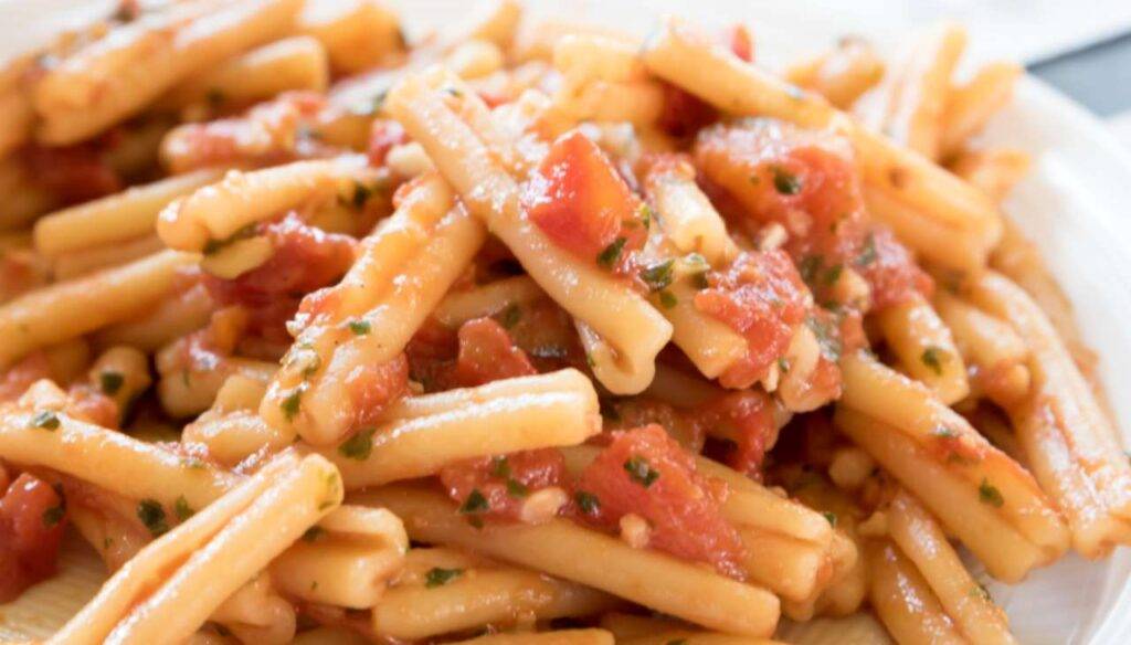 Pasta con pesto alla trapanese | Primo nostrano povero, velocissimo e ...