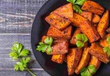 Patate dolci al forno con paprika | Saporite e sfiziose patate paprika ricetta FOTO ricettasprint