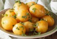 Patatine novelle caramellate | Saporite e profumate Patate piccole lesse al burro e zucchero