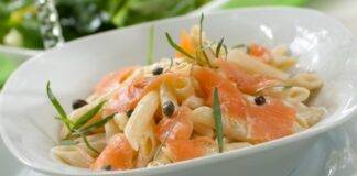 Penne al salmone cremose senza panna ricetta