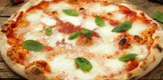 Pizza margherita senza lievitazione