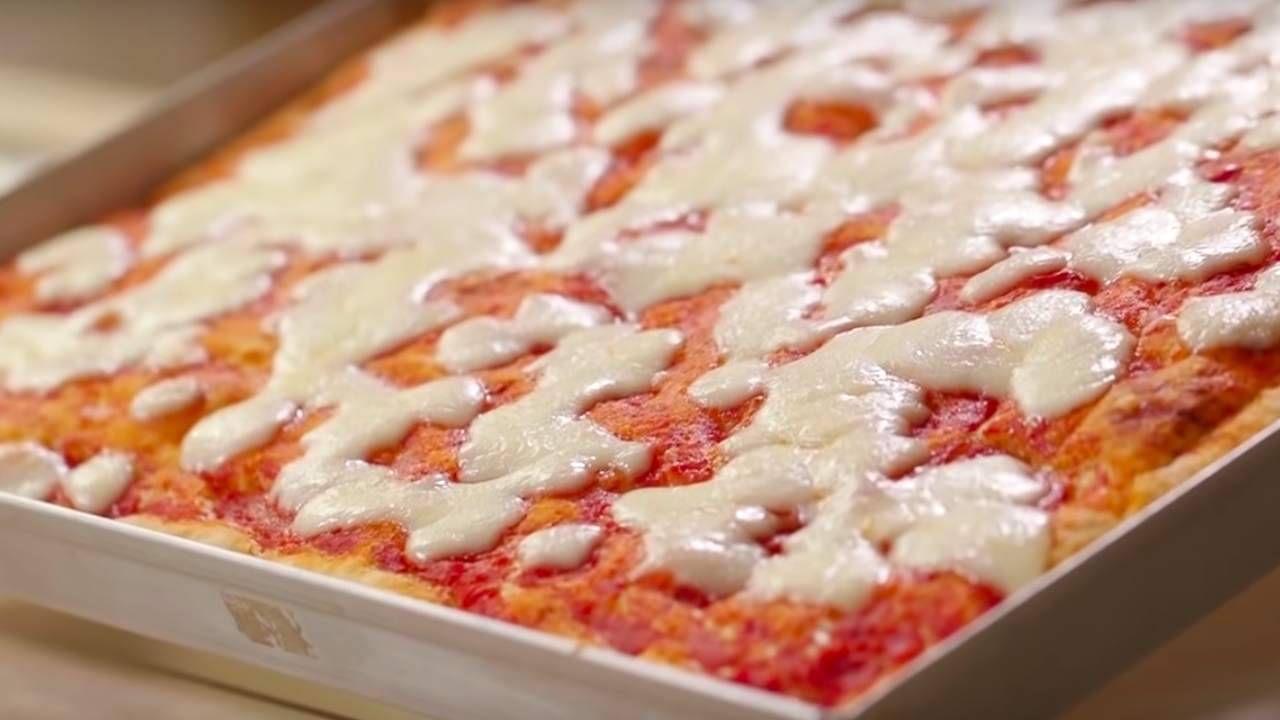 Pizza in teglia - Ricetta Fatto in casa da Benedetta