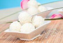 Raffaello homemade | Il cioccolatino al cocco fatto in casa raffaello cioccolatini ricetta FOTO ricettasprint